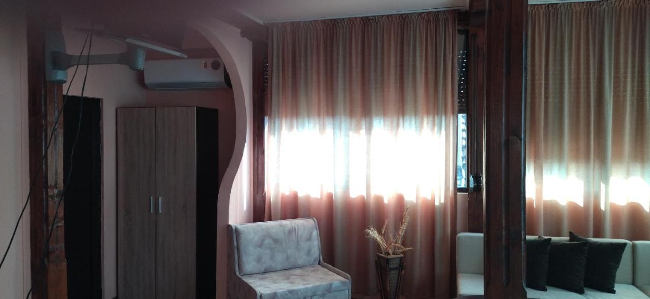 Guest House Ambrozia Kotel Bagian luar foto
