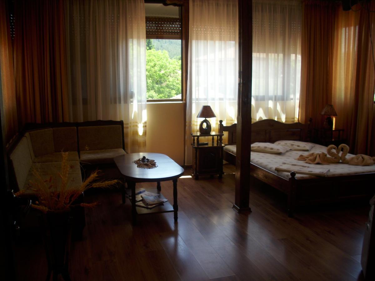 Guest House Ambrozia Kotel Bagian luar foto