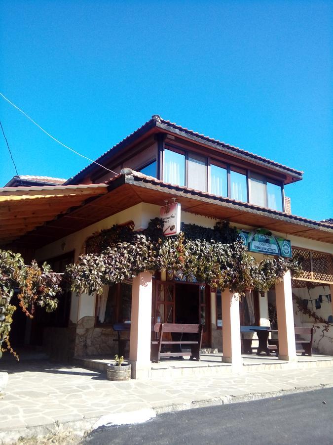 Guest House Ambrozia Kotel Bagian luar foto