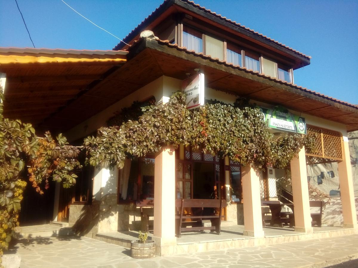 Guest House Ambrozia Kotel Bagian luar foto